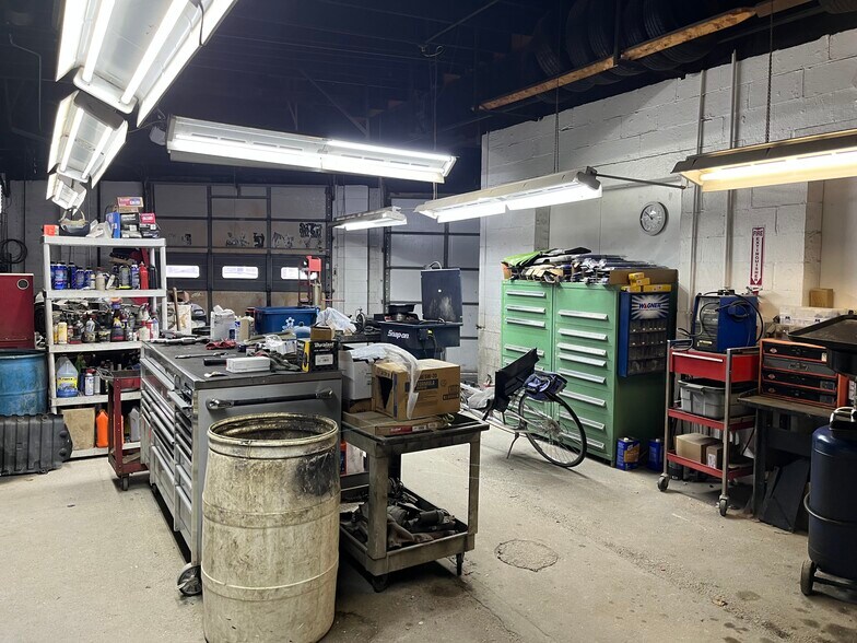 More Photos Of 421 W 7th St, New Castle Warehouse For Sale