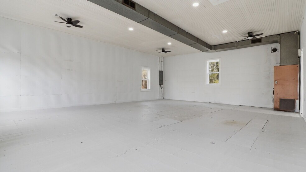 More Photos Of 3104 Tucker Hill Rd, Kinsale Warehouse For Sale