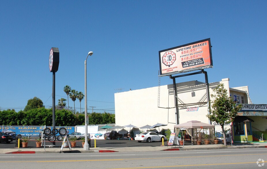 Primary Photo Of 18372 Ventura Blvd, Tarzana Carwash For Sale