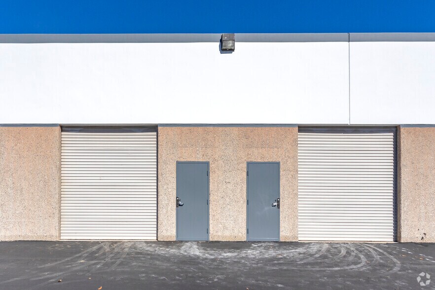 More Photos Of 7975 Dunbrook Rd, San Diego Manufacturing For Lease