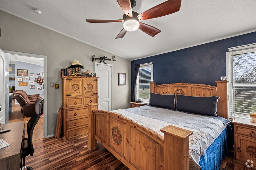 More Photos Of 6212 FM 933, Blum Warehouse For Sale