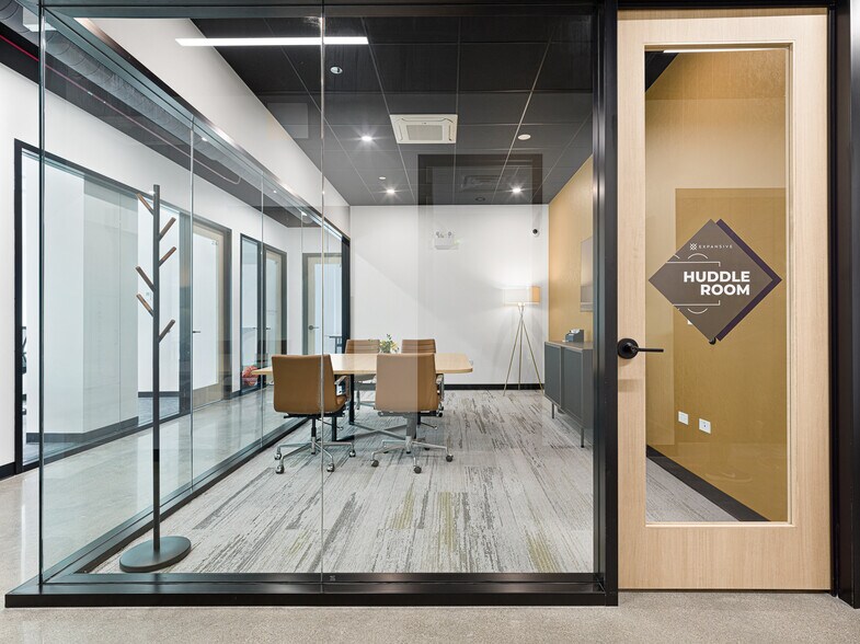 More Photos Of 3838 N Ravenswood Ave, Chicago Coworking Space