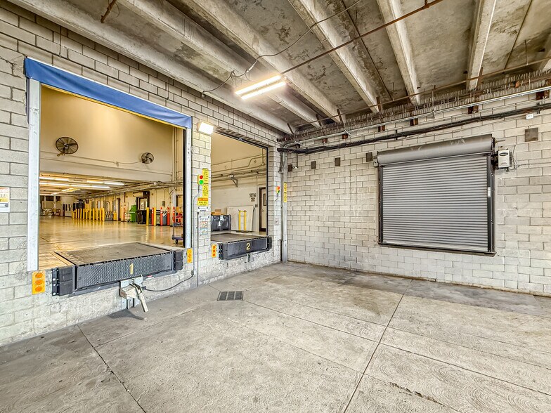 More Photos Of 9540 De Soto Ave, Chatsworth Manufacturing For Lease