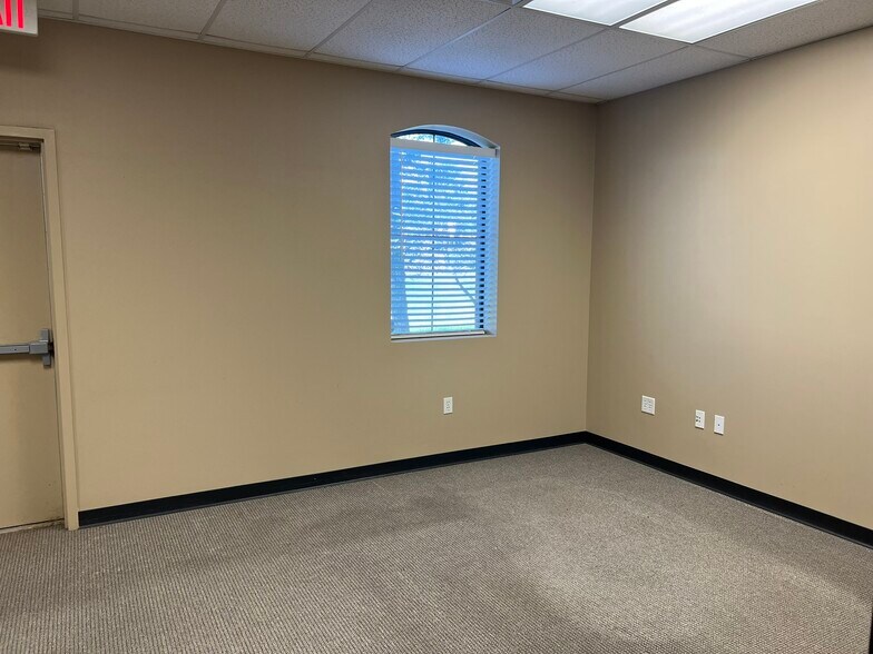 More Photos Of 3402 Torchlite Terrace, Katy Office For Sale