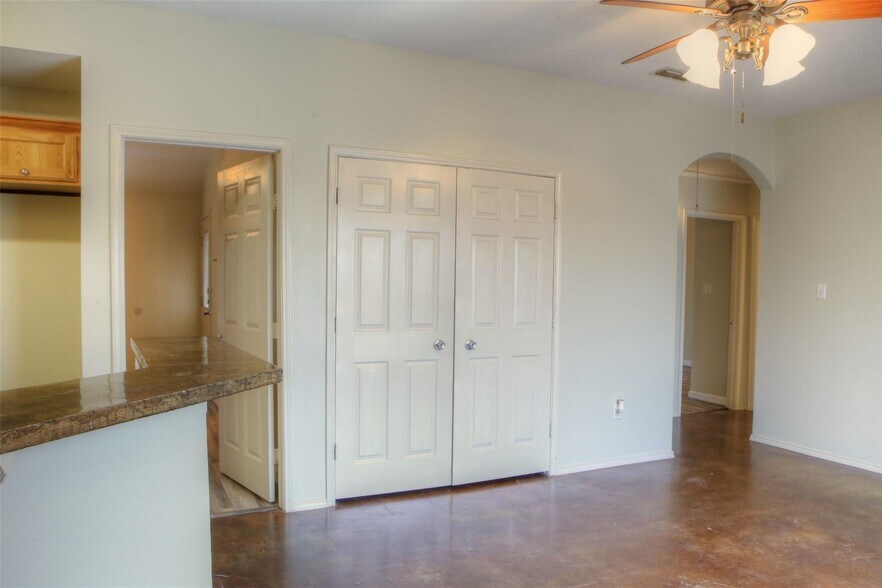 More Photos Of 141 Lindas Creek Ln, Weatherford Multifamily For Sale