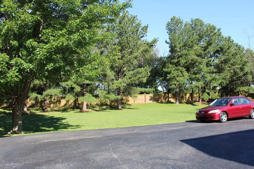 More Photos Of 304 S 20th St, Rogers Office For Sale