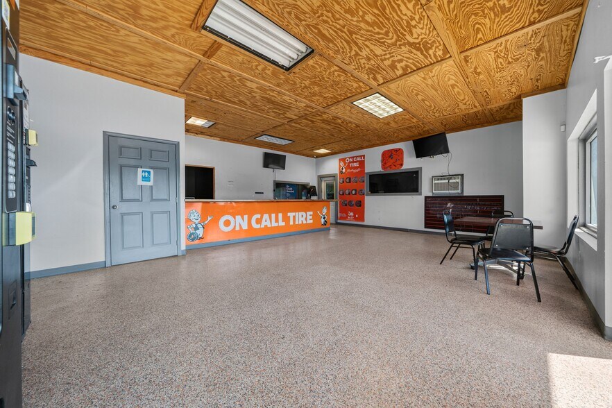 More Photos Of 679 Highway 365, Mayflower Office For Sale