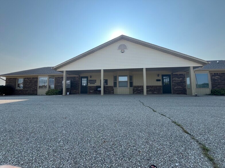 Primary Photo Of 1461 Jason Rd, Greenfield Office For Lease