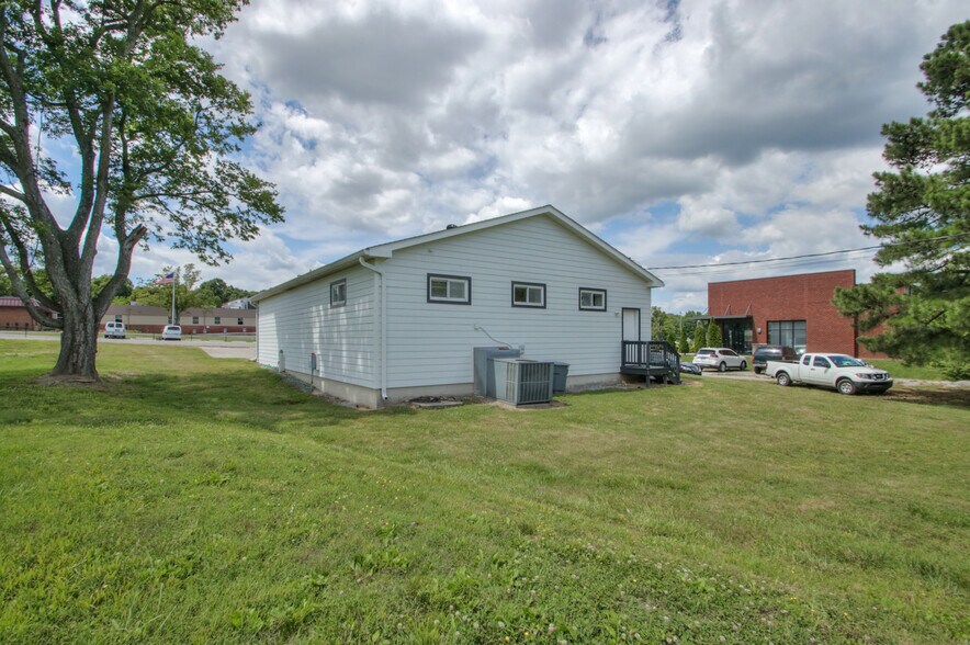 More Photos Of 2725 Fairview Blvd, Fairview General Retail For Lease