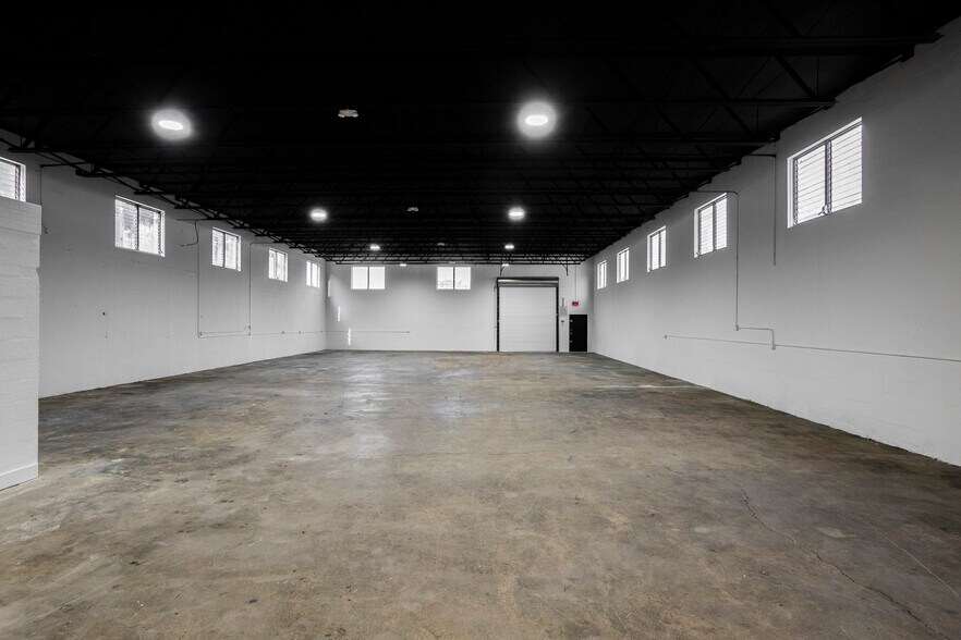 More Photos Of 3585 E 10th Ct, Hialeah Industrial For Lease