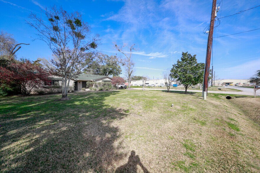 More Photos Of 3339 Marks Rd, Houston Warehouse For Lease