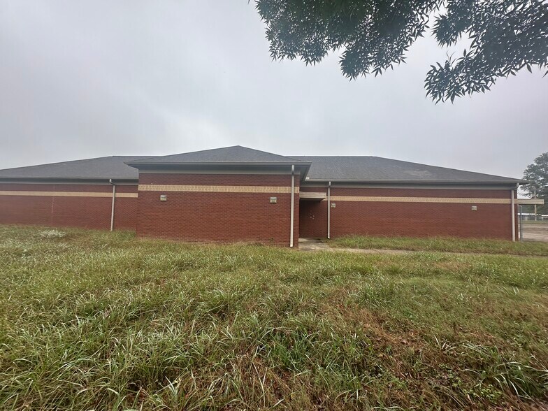 More Photos Of 645 Lucy Black Rd, Bolivar Office Residential For Sale