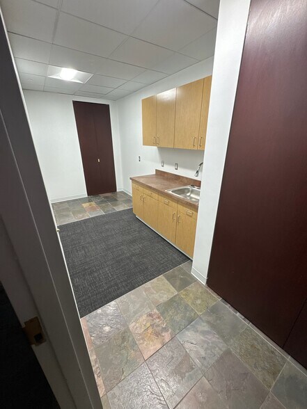More Photos Of 750 Holiday Dr, Pittsburgh Office Residential For Lease