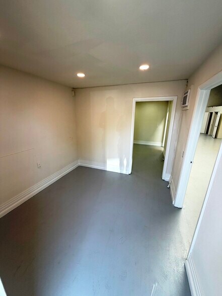 More Photos Of 1056 NE Pine Island Rd, Cape Coral Showroom For Lease
