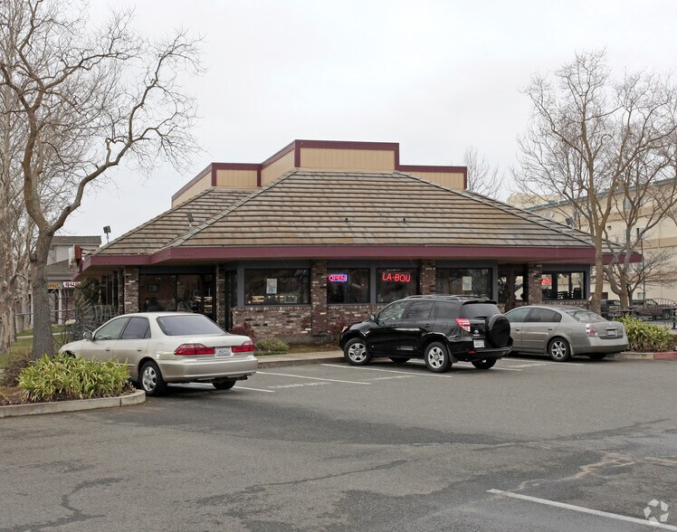 Primary Photo Of 10395 Rockingham Dr, Sacramento Restaurant For Lease