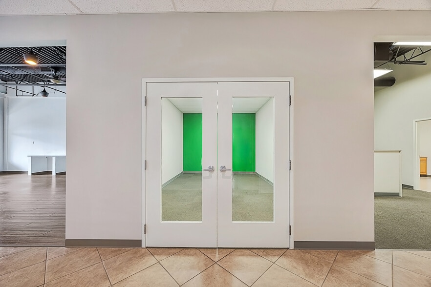 More Photos Of 1035 Vandercar Dr, Florence General Retail For Lease