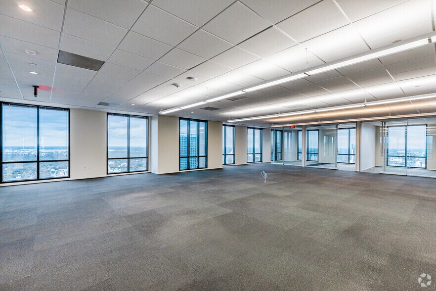 More Photos Of 390 N Orange Ave, Orlando Office For Lease