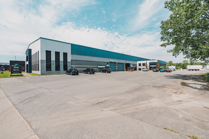 More Photos Of 9055 Boul Henri-Bourassa E, Montréal Industrial For Lease