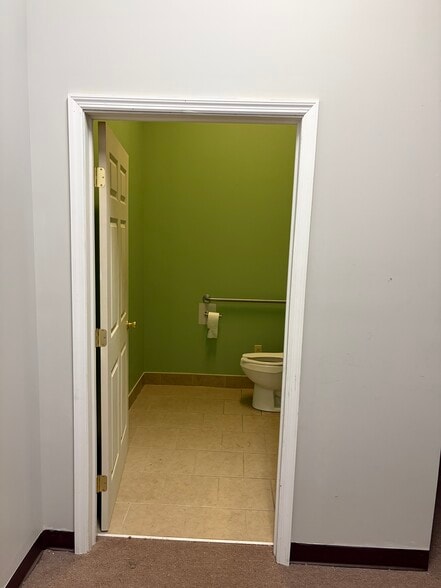 More Photos Of 736-740 Monmouth St, Newport Storefront Retail Residential For Lease