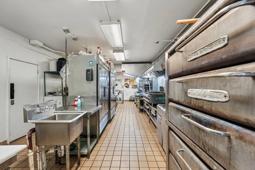 More Photos Of S76W17745 Janesville Rd, Muskego Restaurant For Sale