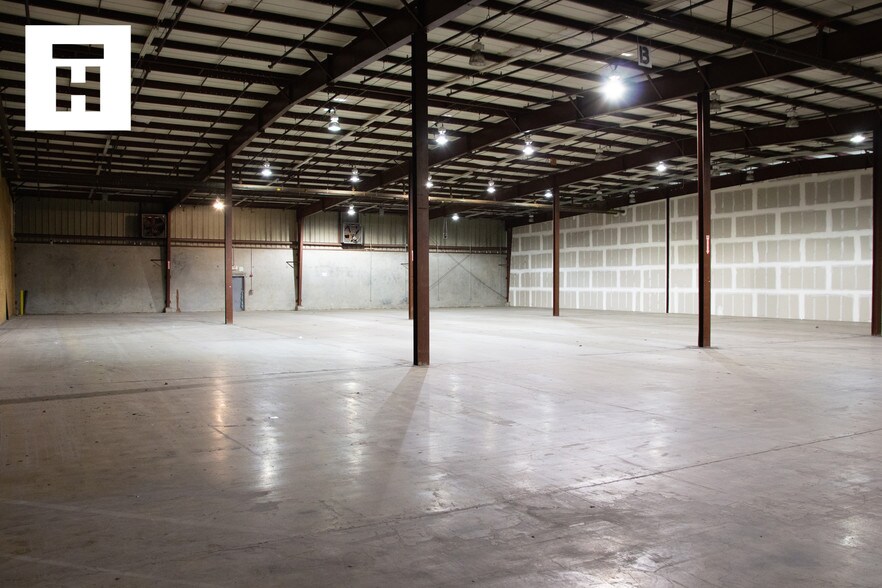 More Photos Of 301 Hanmore Industrial Pky, Harlingen Warehouse For Sale