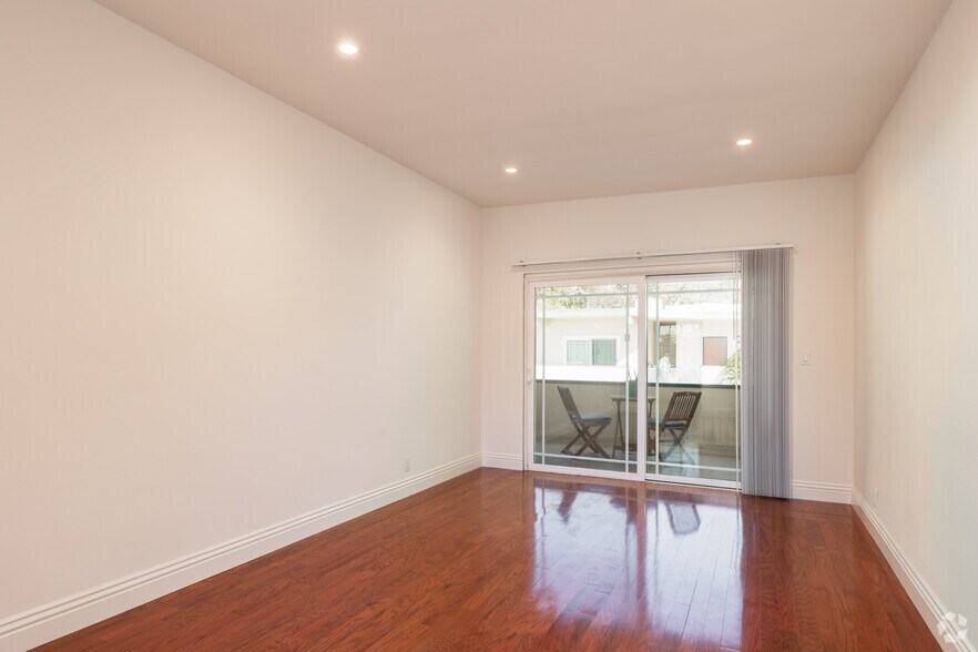 More Photos Of 8130 Norton Ave, West Hollywood Apartments For Sale