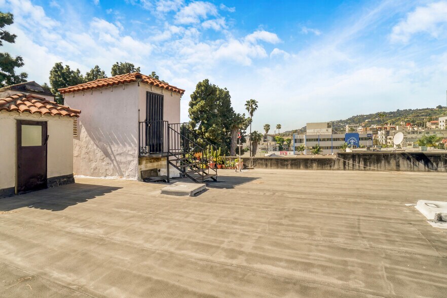 More Photos Of 7063 Lanewood Ave, Los Angeles Apartments For Sale