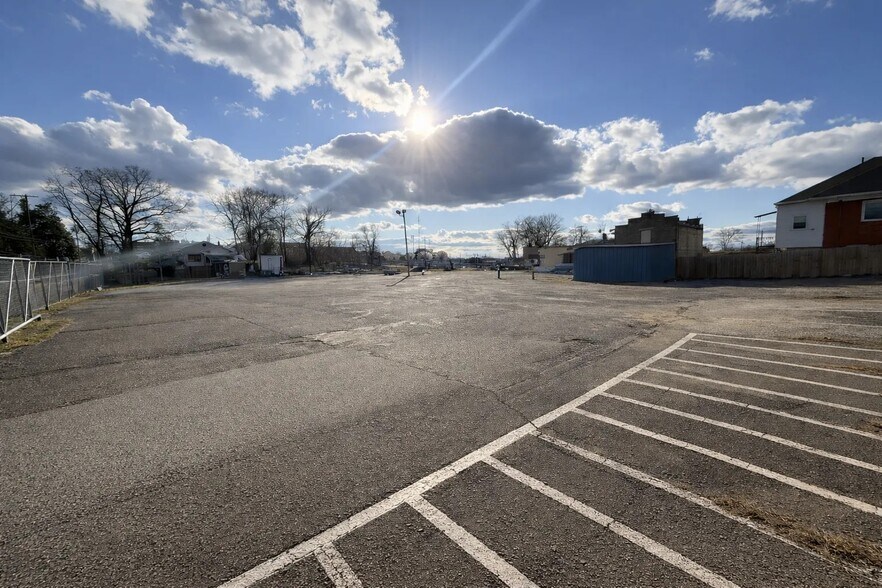 More Photos Of 373 N Cumberland St, Jackson Contractor Storage Yard For Sale