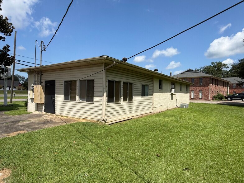More Photos Of 1401 Thompson Cir, Gardendale Office For Sale