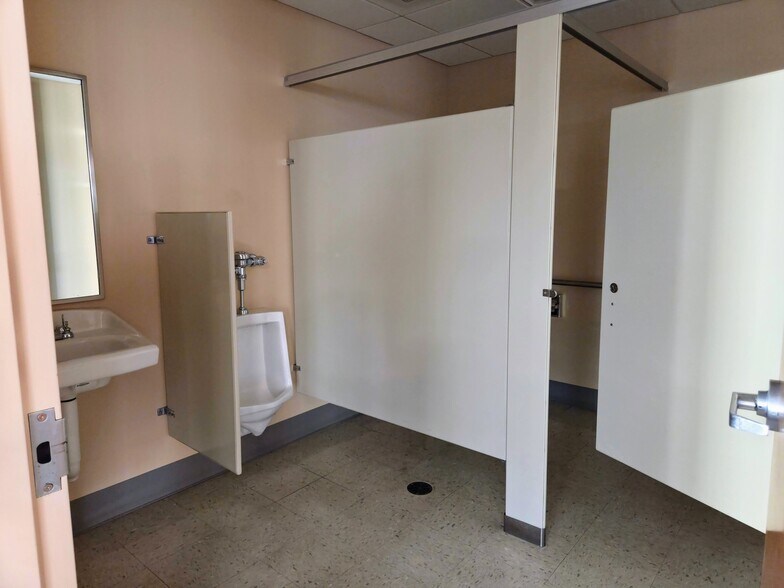 More Photos Of 1640 W Fullerton Ave, Chicago Bank For Sale