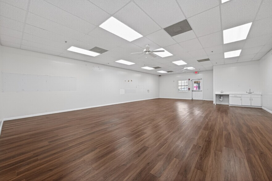 More Photos Of 8525 Queenston Blvd, Houston Freestanding For Sale