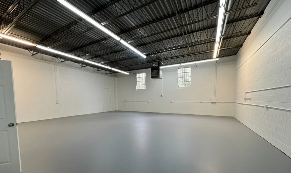 More Photos Of 2730-2738 N Graham St, Charlotte Flex For Lease