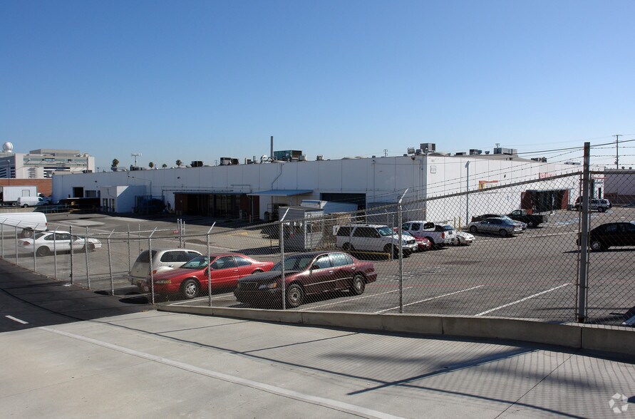 More Photos Of 1917-1921 E Mariposa Ave, El Segundo Warehouse For Lease