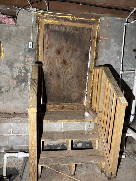 More Photos Of 116 Courthouse Sq, Edgefield Storefront For Lease