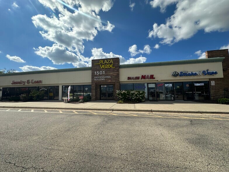 More Photos Of 1397-1501 W Dundee Rd, Buffalo Grove Freestanding For Lease