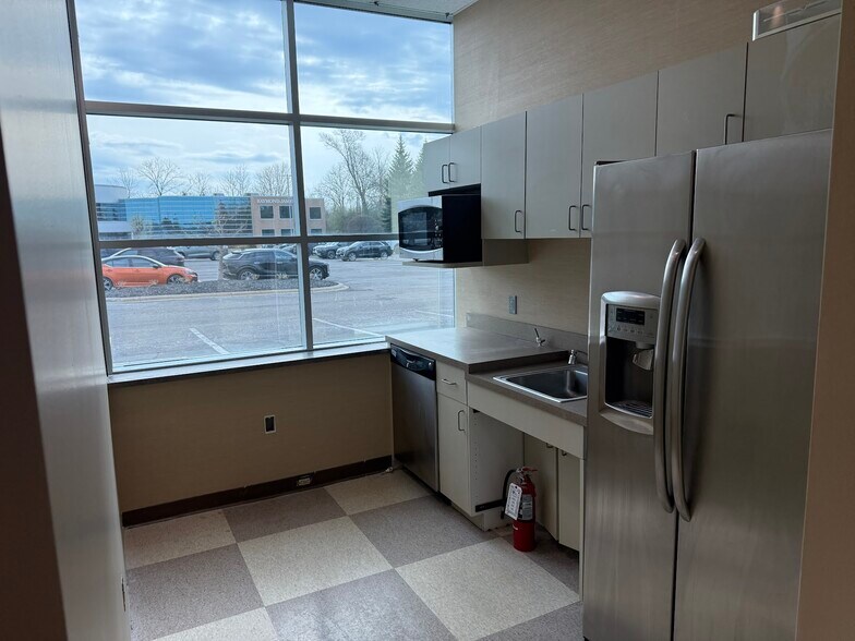 More Photos Of 8235 N Holly Rd, Grand Blanc Office For Lease