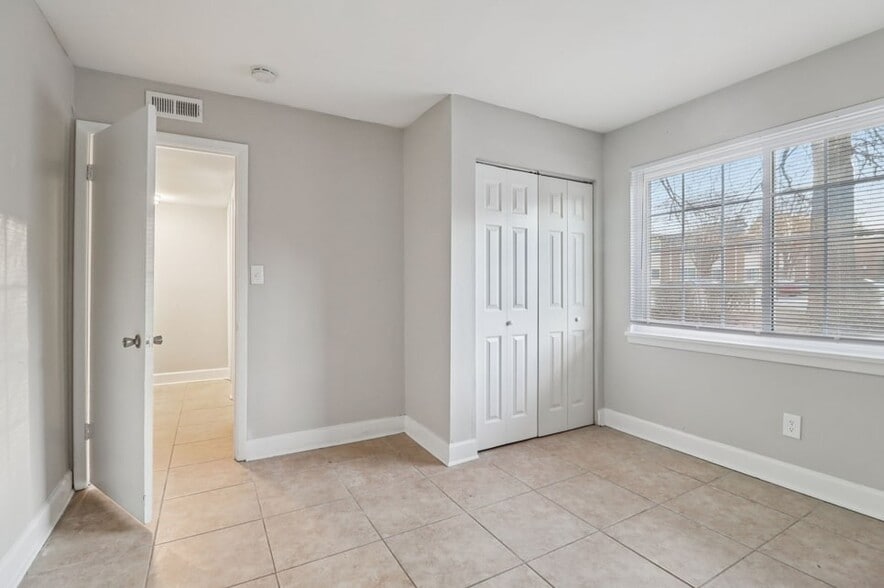 More Photos Of 1 Lakeside Rd, Greenville Apartments For Sale