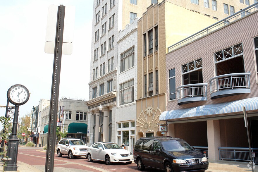 More Photos Of 327 Main St, Evansville Storefront For Sale