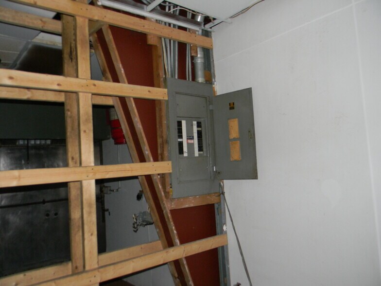 More Photos Of 8575 N County Road 25A, Piqua Flex For Lease