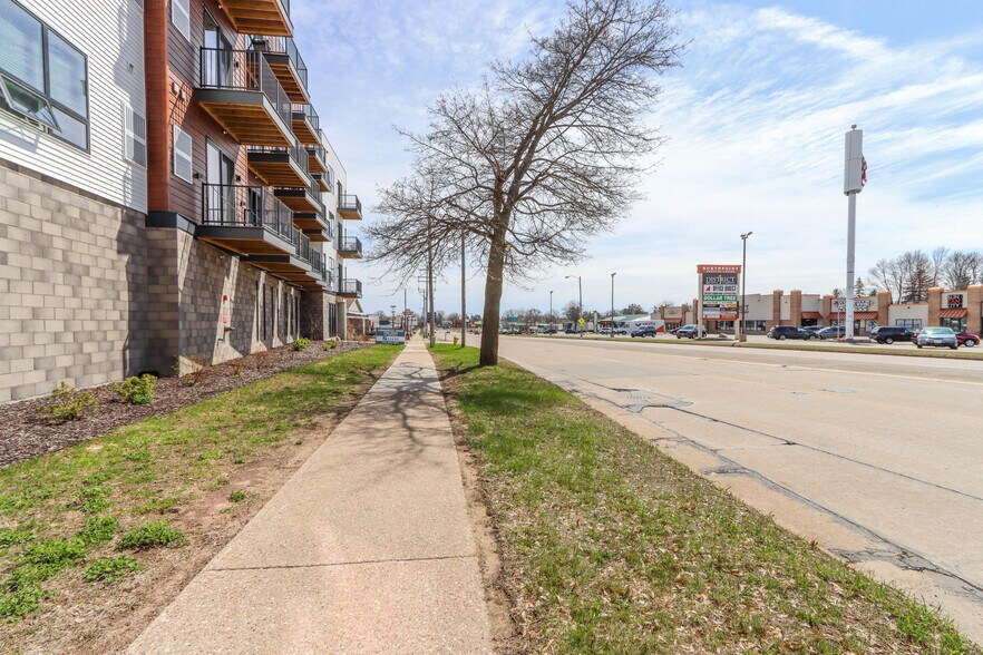 More Photos Of 209 Division St, Stevens Point Apartments For Lease