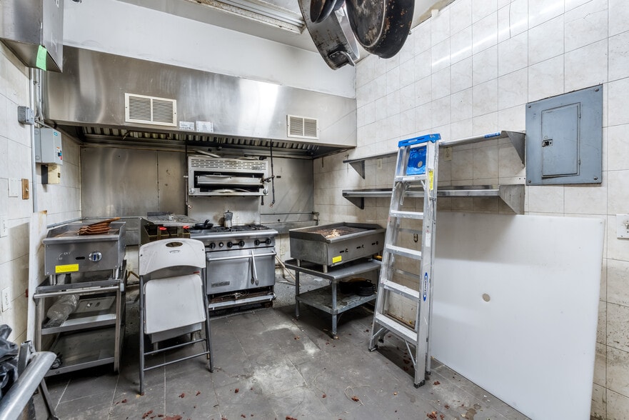 More Photos Of 646 Newark Ave, Jersey City Storefront Retail Residential For Lease