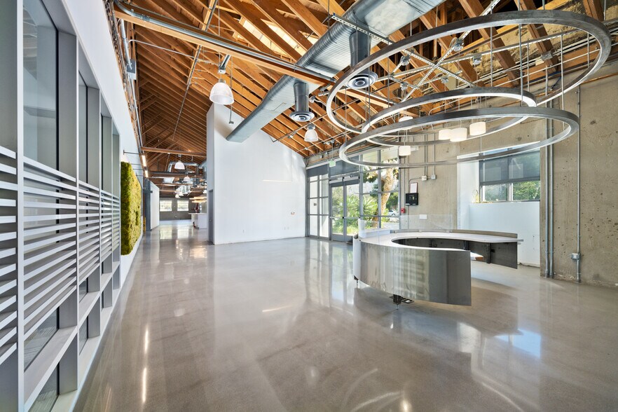 More Photos Of 10567 Jefferson Blvd, Culver City Loft Creative Space For Lease