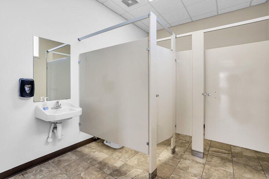 More Photos Of 132 W Cortland Ave, Jackson Office For Lease