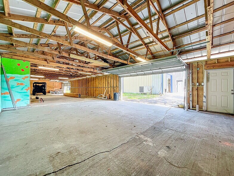 More Photos Of 112 N Mulrennan Rd, Valrico Warehouse For Sale