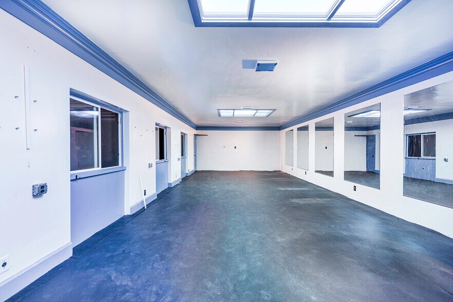 More Photos Of 219 E Broadway, Long Beach Storefront For Lease