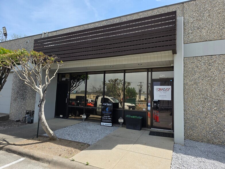 More Photos Of 10606 Shady Trl, Dallas Showroom For Sale