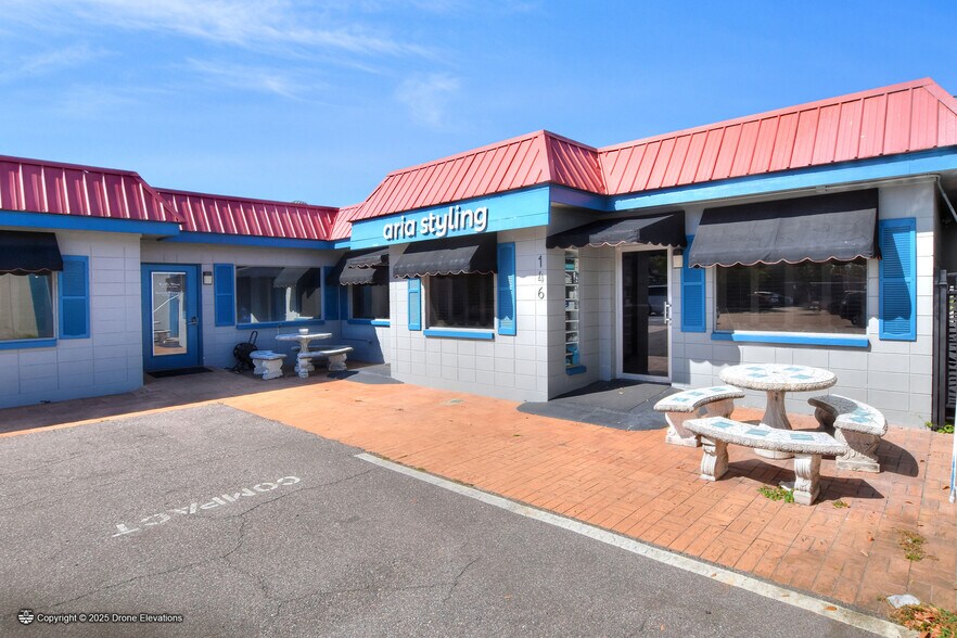 More Photos Of 146 W Robertson St, Brandon Storefront For Sale