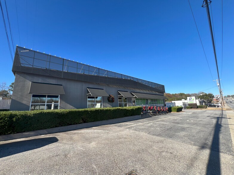 More Photos Of 211 N Pleasantburg Dr, Greenville Light Manufacturing For Lease