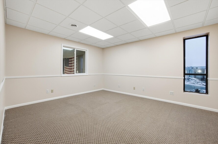 More Photos Of 20620 Burl Ct, Joliet Warehouse For Sale