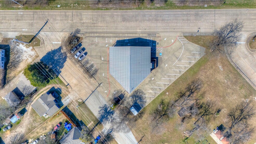 More Photos Of 300 Santa Fe Trl, Duncanville Freestanding For Sale